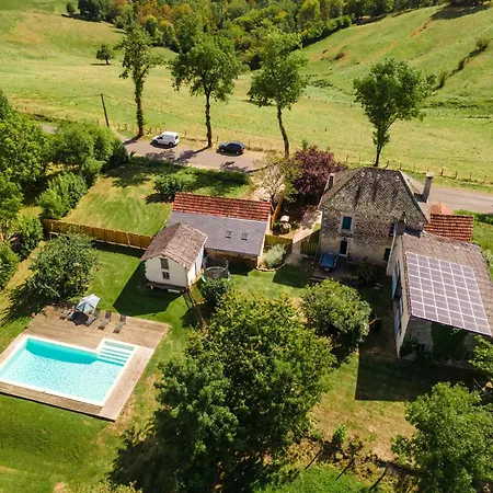 With Pool In Prázdninový dům