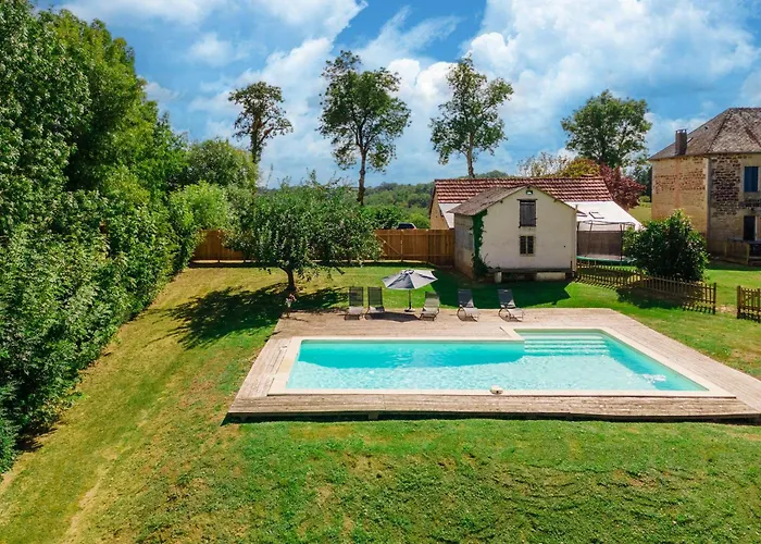 بيت للعطل With Pool In *